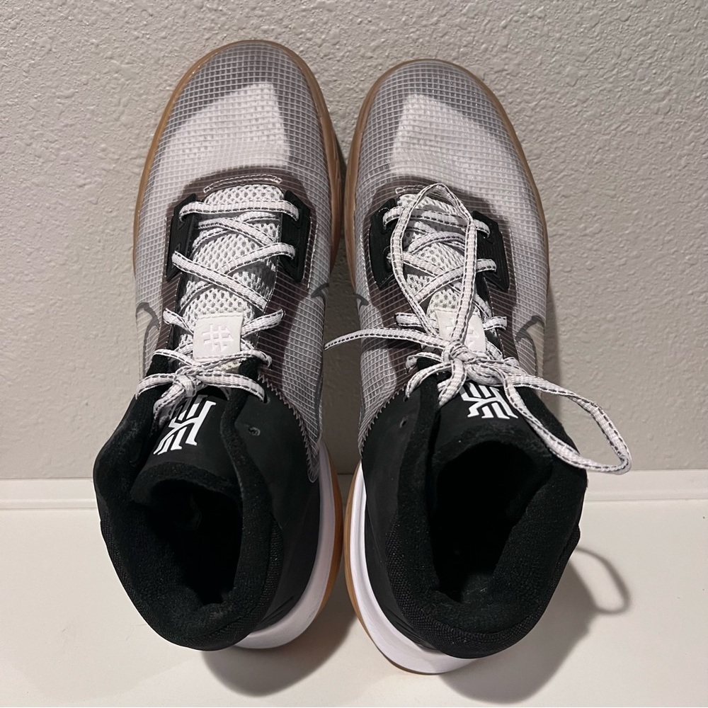 Nike Men’s Kyrie Flytrap 4 CT1972-006 Gray Basketball Shoes Sneakers Size 10.5 - Picture 7 of 9